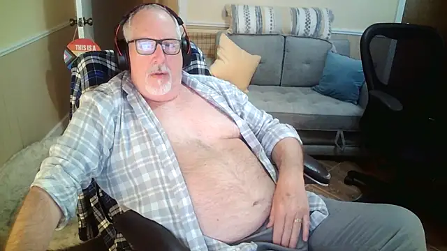 Snapshot of superbearboss chatting on 15, 4, 2026 superbearboss online show from 15, 4, 2026