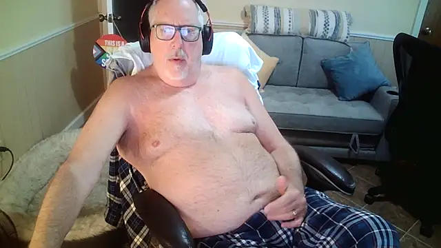 Snapshot of superbearboss chatting on 26, 4, 2026 superbearboss online show from 26, 4, 2026