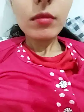 Snapshot of saraaxx1 chatting on 13, 11, 2025 saraaxx1 online show from 13, 11, 2025