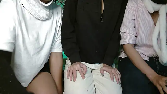 NaughtyThrouple007 online show from 5, 1, 2026