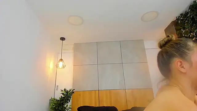 Snapshot of AzuraWave chatting on 16, 3, 2025 AzuraWave online show from 16, 3, 2025