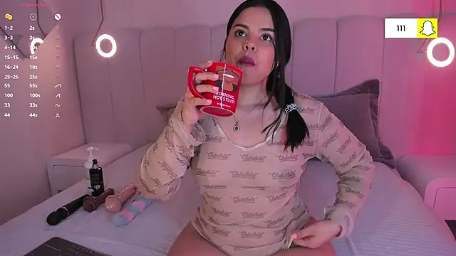 Snapshot of riri_candy chatting on 27, 11, 2025 riri candy online show from 27, 11, 2025