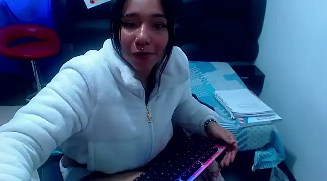 XxxReinaSexyBodyxxX777 online show from 11, 3, 2025