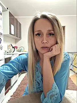 Snapshot of b_l_o_n_d_i_n_k_a chatting on 18, 3, 2025 b l o n d i n k a online show from 18, 3, 2025