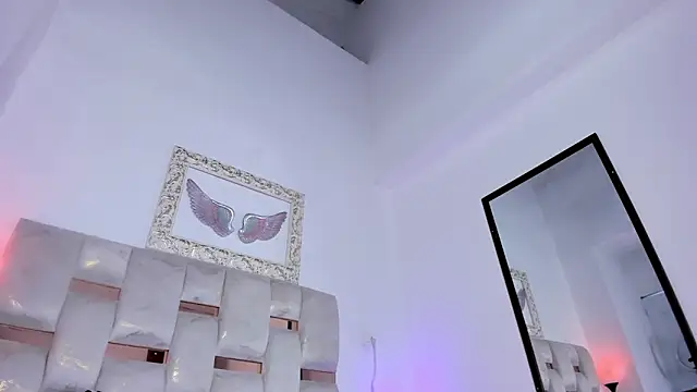 Lola Blondie online show from 17, 12, 2025