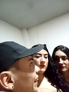 Snapshot of petitejulis chatting on 14, 10, 2025 petitejulis online show from 14, 10, 2025