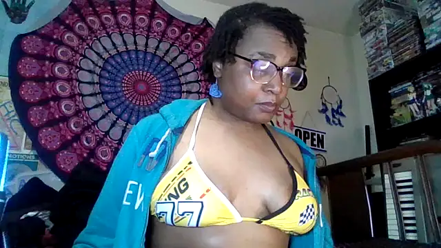 Snapshot of GardeniaFields chatting on 5, 4, 2026 GardeniaFields online show from 5, 4, 2026