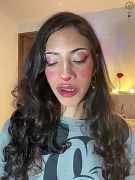 Lia Valmont online show from 8, 4, 2026