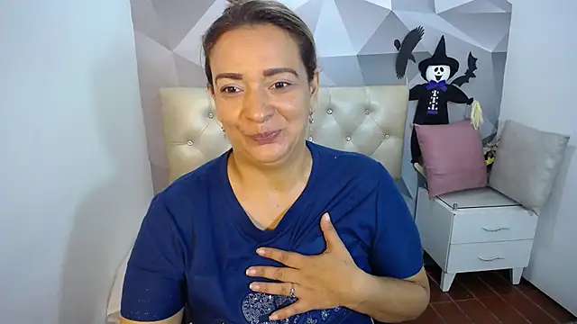 Milf-Prettyboobs online show from 1, 11, 2025