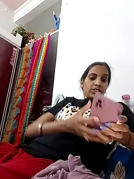 Hotty-Nidhi online show from 5, 4, 2026