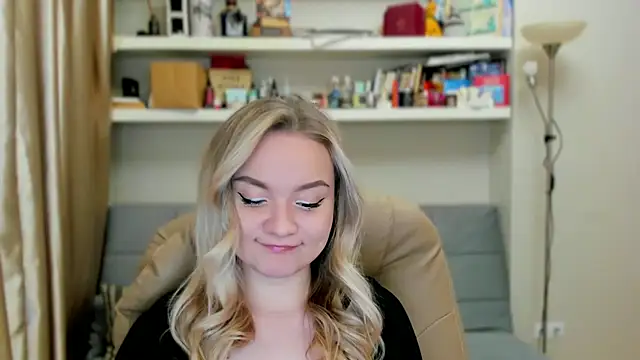 Kara Smith  online show from 31, 10, 2025