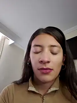 Snapshot of HOLY_DOLL chatting on 7, 10, 2025 HOLY DOLL online show from 7, 10, 2025