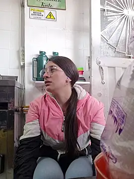 Snapshot of HOLY_DOLL chatting on 23, 10, 2025 HOLY DOLL online show from 23, 10, 2025