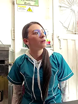 Snapshot of HOLY_DOLL chatting on 4, 11, 2025 HOLY DOLL online show from 4, 11, 2025