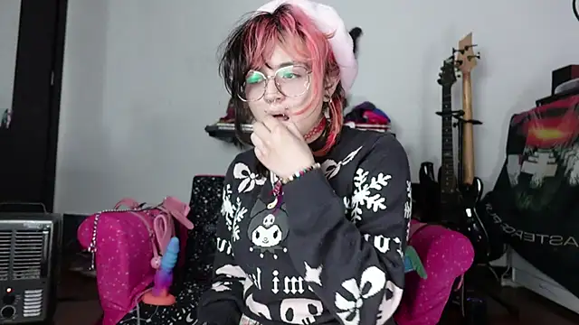 Snapshot of Devil_And_Princess chatting on 9, 9, 2025 Devil And Princess online show from 9, 9, 2025