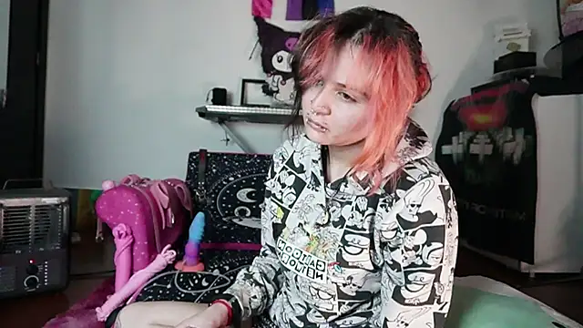 Snapshot of Devil_And_Princess chatting on 1, 10, 2025 Devil And Princess online show from 1, 10, 2025