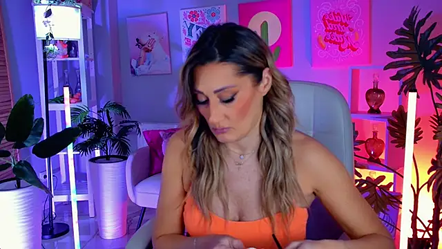 SarahAlluring online show from 1, 2, 2026