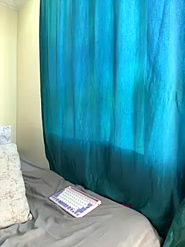 Snapshot of Ivelleee_ chatting on 28, 10, 2025 Ivelleee online show from 28, 10, 2025