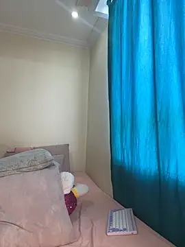 Snapshot of Ivelleee_ chatting on 8, 11, 2025 Ivelleee online show from 8, 11, 2025