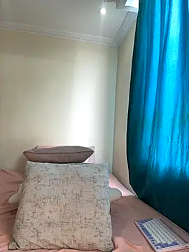 Snapshot of Ivelleee_ chatting on 9, 11, 2025 Ivelleee online show from 9, 11, 2025