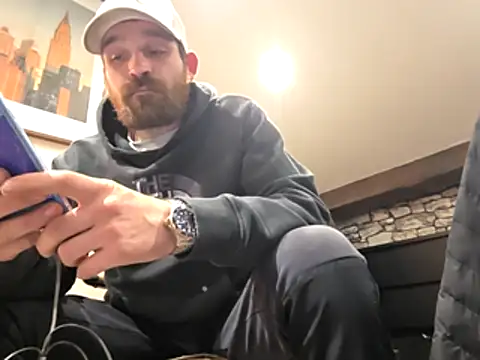 Snapshot of LKC94 chatting on 4, 11, 2025 LKC94 online show from 4, 11, 2025