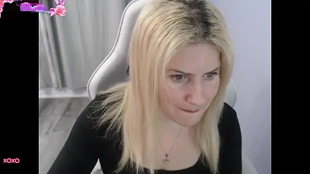 Snapshot of BellaStar84 chatting on 16, 10, 2025 BellaStar84 online show from 16, 10, 2025