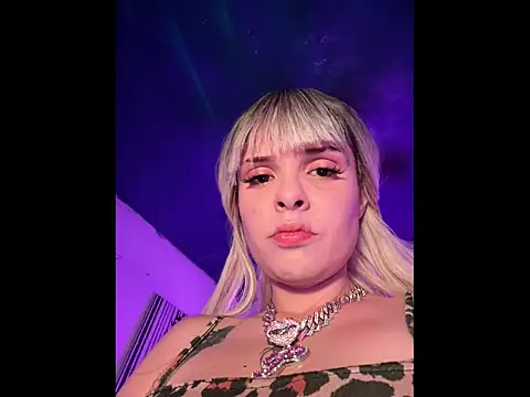 Snapshot of LoganPeny chatting on 6, 4, 2026 LoganPeny online show from 6, 4, 2026