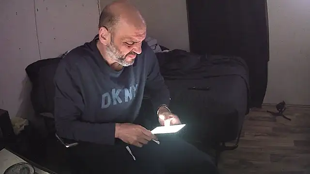 Muffdiver718 online show from 12, 4, 2026