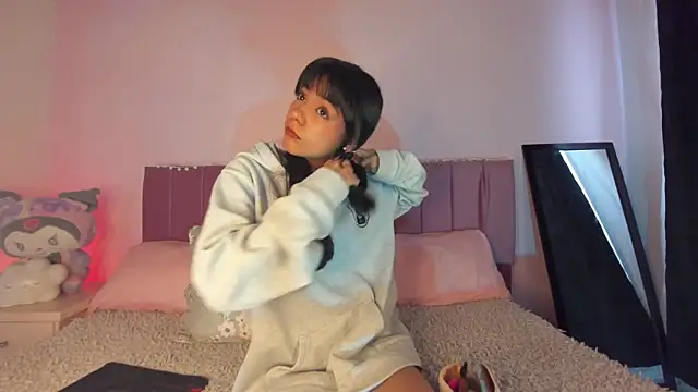 Snapshot of kitty-kryss chatting on 23, 10, 2025 kitty-kryss online show from 23, 10, 2025