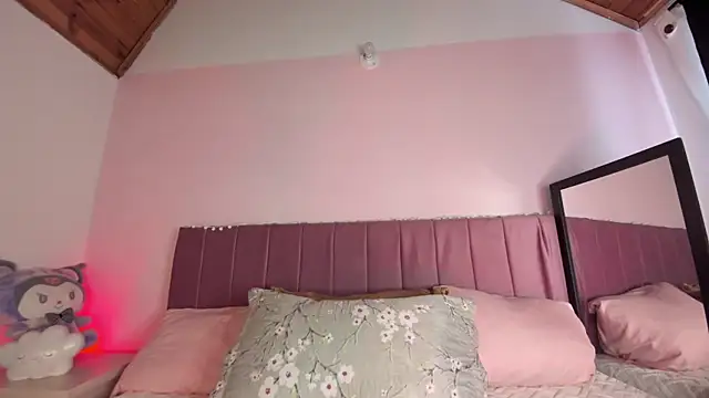 Snapshot of kitty-kryss chatting on 24, 10, 2025 kitty-kryss online show from 24, 10, 2025