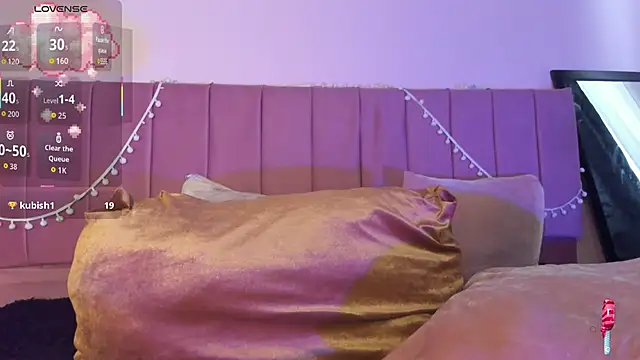 Snapshot of kitty-kryss chatting on 10, 11, 2025 kitty-kryss online show from 10, 11, 2025