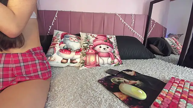 Snapshot of kitty-kryss chatting on 18, 12, 2025 kitty-kryss online show from 18, 12, 2025