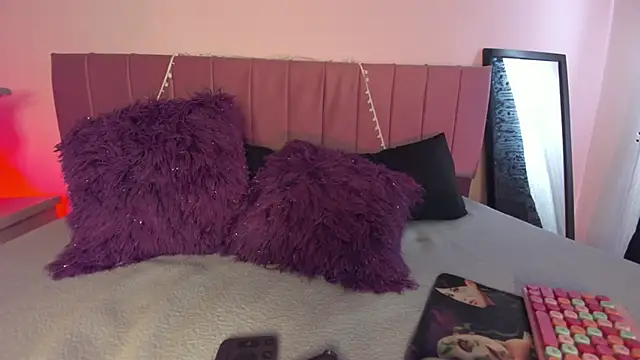 Snapshot of kitty-kryss chatting on 19, 2, 2026 kitty-kryss online show from 19, 2, 2026