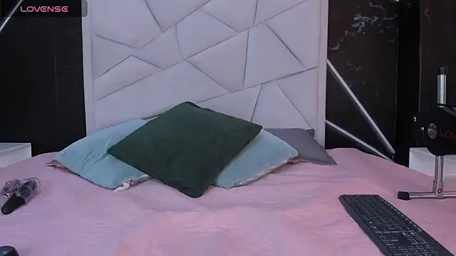 Snapshot of JulietSofia chatting on 28, 3, 2026 JulietSofia online show from 28, 3, 2026