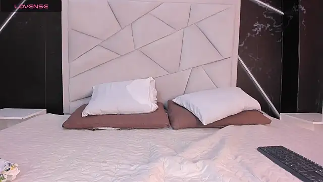 Snapshot of JulietSofia chatting on 14, 4, 2026 JulietSofia online show from 14, 4, 2026