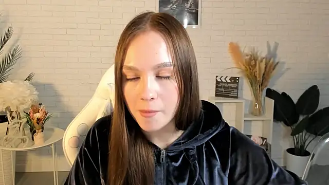 Snapshot of LoisCubitt chatting on 13, 3, 2025 LoisCubitt online show from 13, 3, 2025