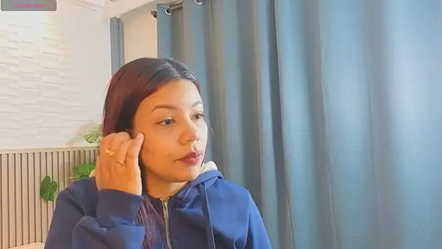 TiffanyWalk online show from 14, 4, 2026