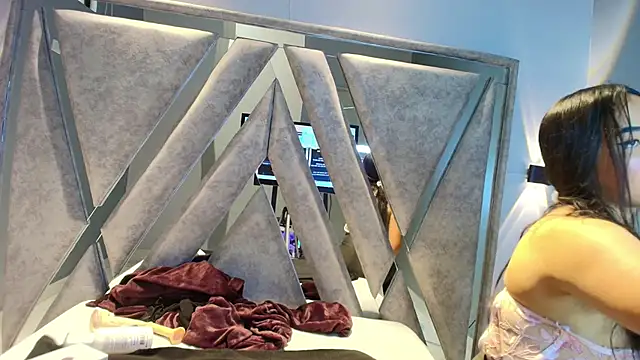 Alice 26  online show from 4, 12, 2025