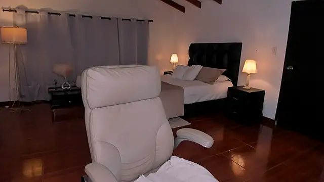 karla hill 28 online show from 17, 12, 2025