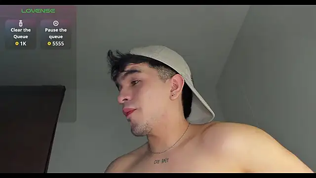 Snapshot of cmzo_ chatting on 13, 10, 2025 cmzo  online show from 13, 10, 2025