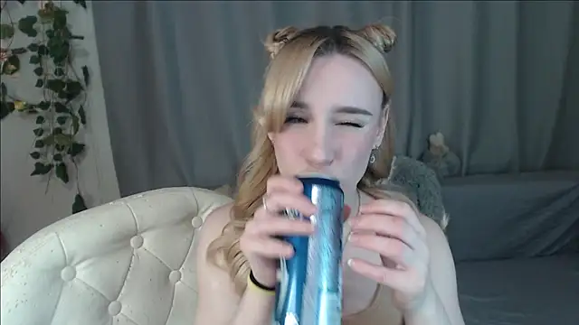 Snapshot of Mia__Kitty chatting on 19, 3, 2025 Mia Kitty online show from 19, 3, 2025