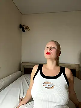 Nikusia online show from 9, 10, 2025