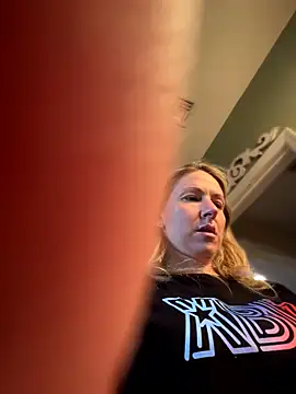 LittleMsMILF online show from 2, 3, 2026