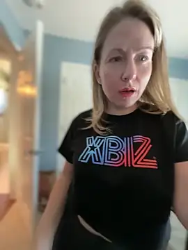 LittleMsMILF online show from 8, 4, 2026