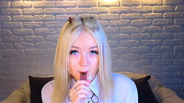 minigirl online show from 19, 3, 2025