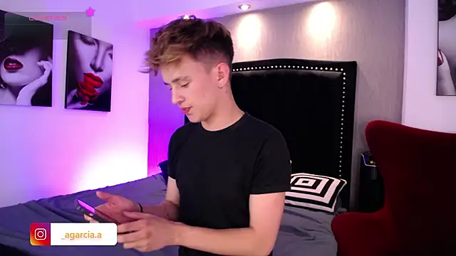 LiamWildx20 online show from 11, 2, 2026