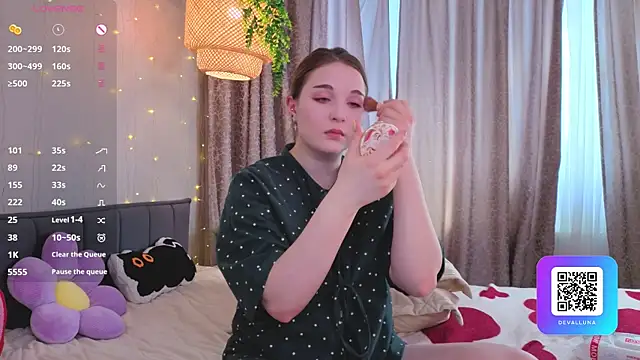 ConstanceHelms online show from 8, 4, 2026