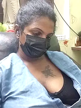 Snapshot of poojaa-rani chatting on 1, 11, 2025 poojaa-rani online show from 1, 11, 2025