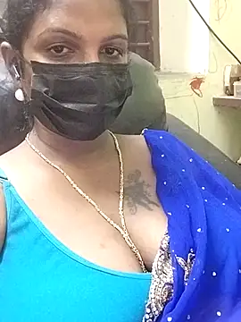 Snapshot of poojaa-rani chatting on 5, 11, 2025 poojaa-rani online show from 5, 11, 2025