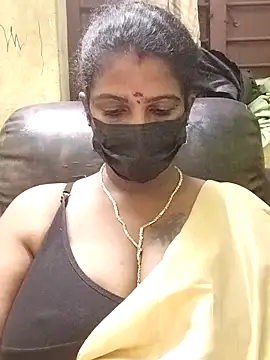 Snapshot of poojaa-rani chatting on 6, 11, 2025 poojaa-rani online show from 6, 11, 2025